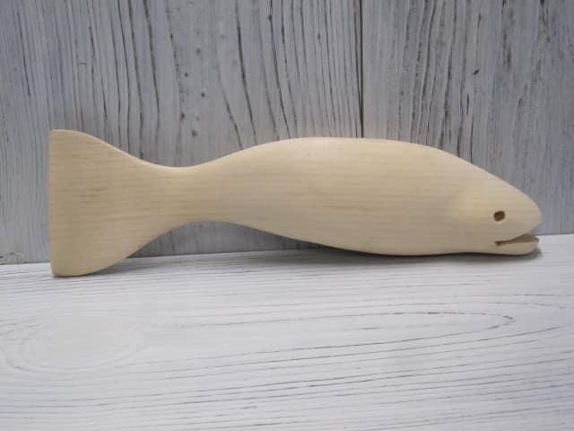 https://www.stlawrenceriverdecoys.com/wp-content/uploads/2020/02/wooden-walleye-decoy-st-lawrence-river-decoys.jpg